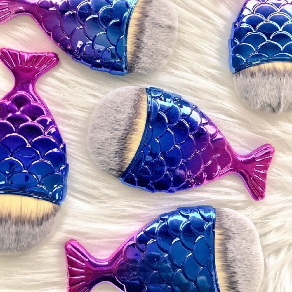 HOST PICK Mermaid Tail Makeup Brush